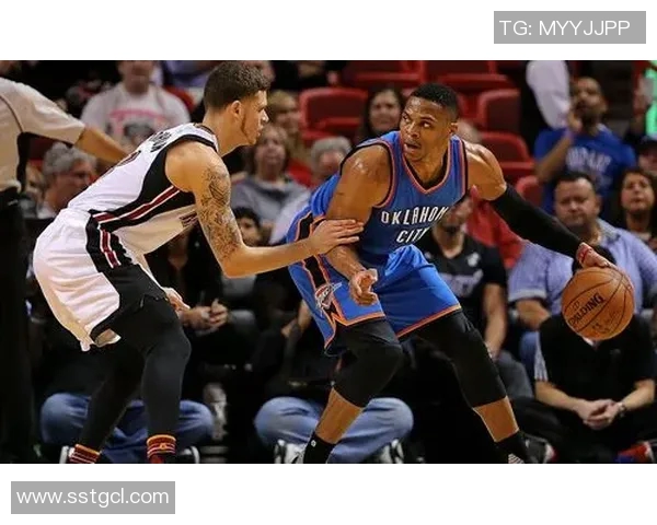 雷霆勇士西部决赛第三场激战回顾与精彩瞬间分析